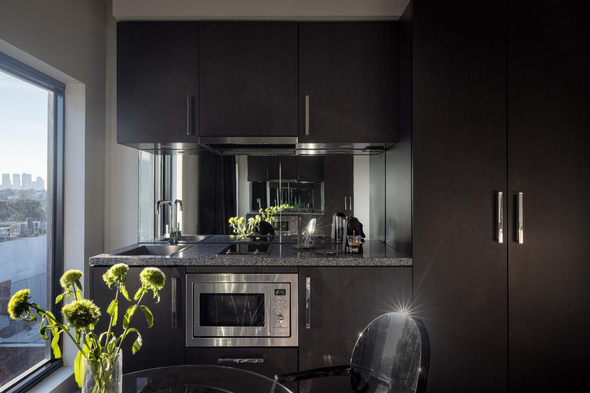 The Cullen Melbourne - Art Series Eksteriør bilde A kitchen in a typical apartment
