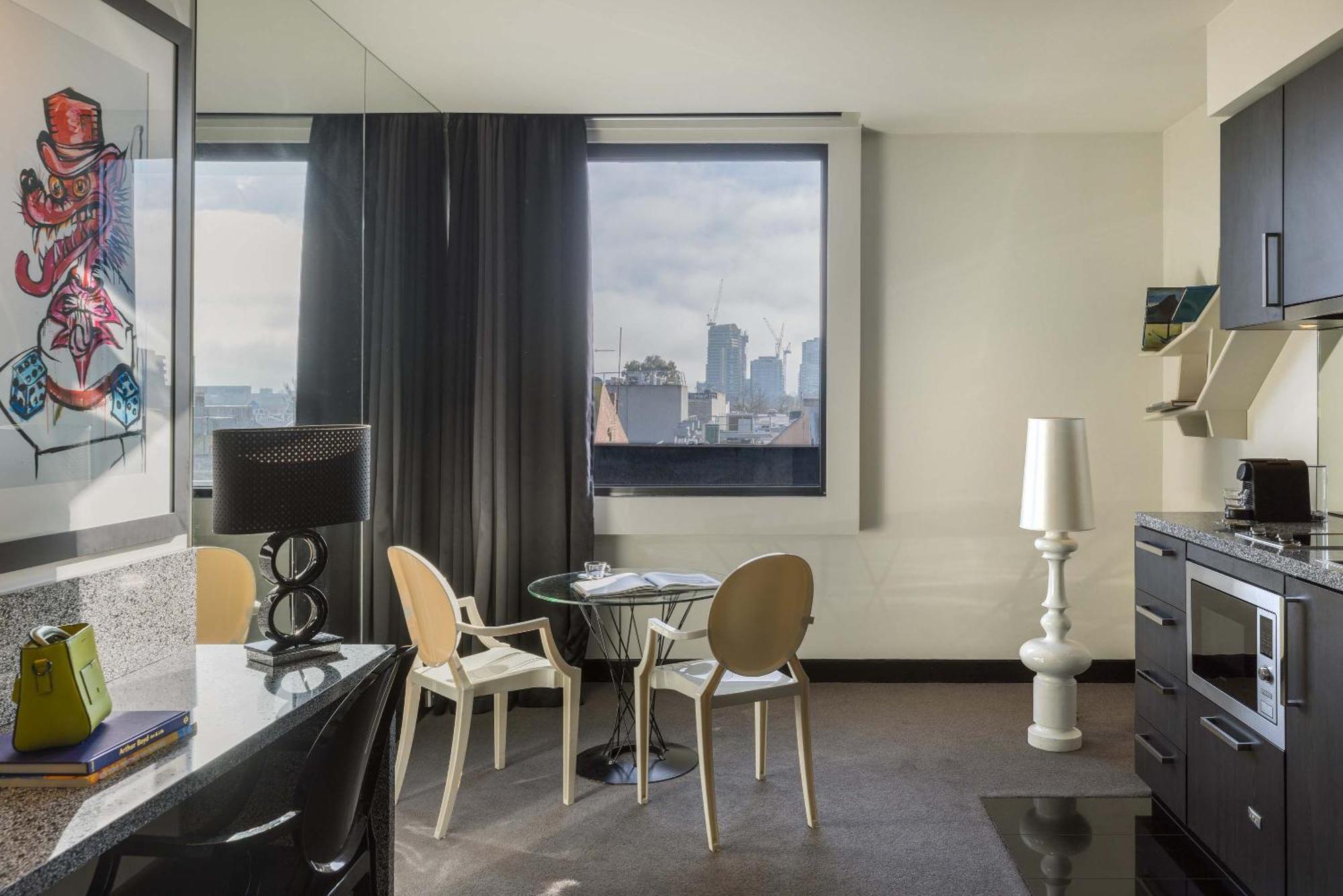 The Cullen Melbourne - Art Series Eksteriør bilde A typical apartment interior